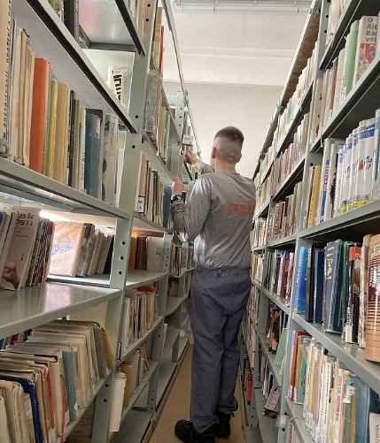 knihovna ve vězení